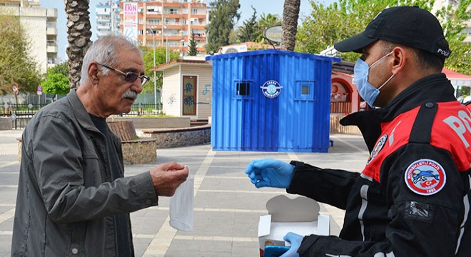 Polisten  sosyal mesafe  uyarısı