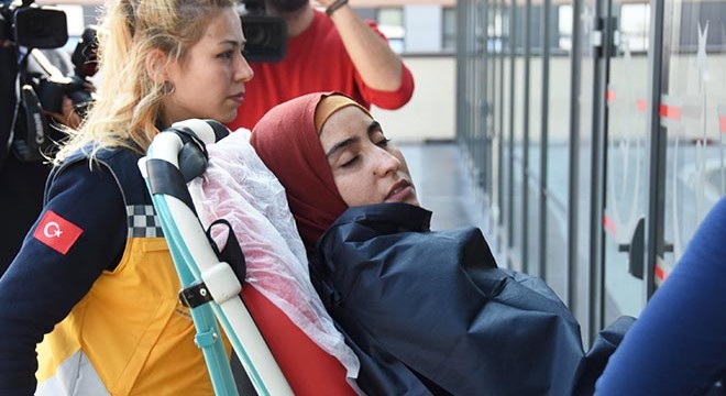 Porsuk Çayı’na düşen anne ve kızını çevredekiler kurtardı