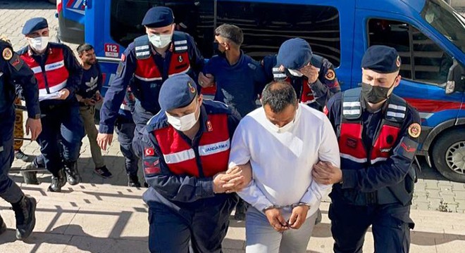 Prefabrik binanın demirlerini çalan 3 şüpheli tutuklandı
