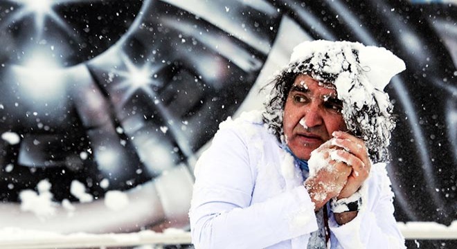 Profesör Kavukcu'dan, sağlık çalışanlarına şiddete farklı tepki