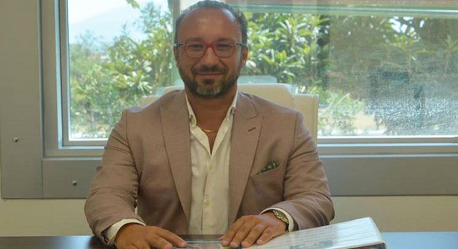 Profesör ile sekreteri bıçak parası aldığı iddiasıyla tutuklandı