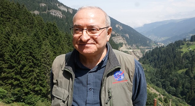 Profesörün, evine dadanan bozayı ile başı dertte
