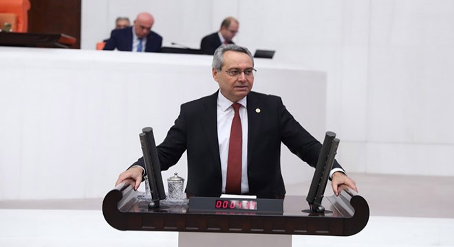 Rafet Zeybek'den bursu kesilen üniversite öğrencileri için önerge