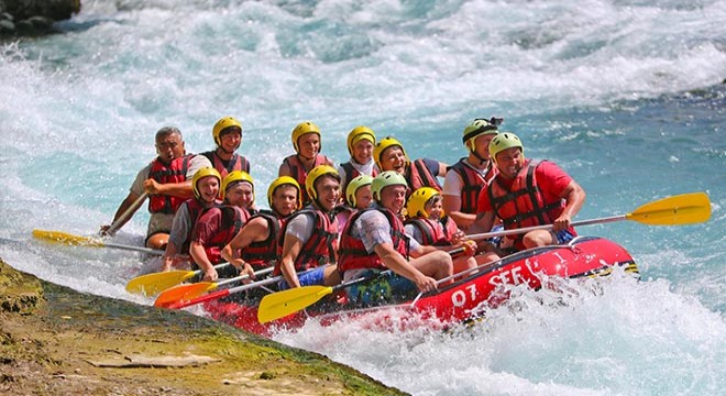 Rafting botları koronavirüs nedeniyle depoda kaldı