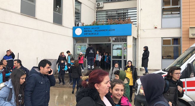 Rahatsızlanan 27 öğrenci ve 1 öğretmen hastaneye kaldırıldı