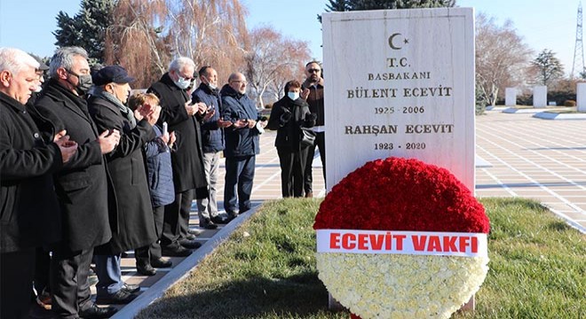 Rahşan Ecevit, mezarı başında anıldı