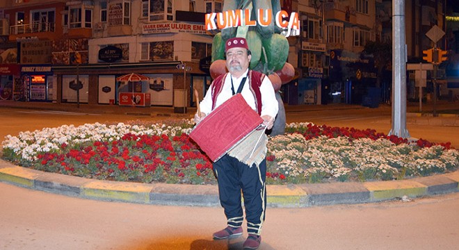 Ramazan davulcusundan 'Evde Kal' çağrısı