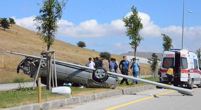 Refüjdeki sulama biri zincirleme 2 kazaya yol açtı