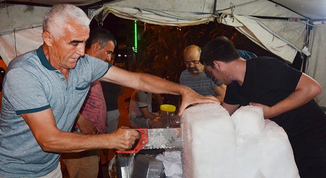 Rekor sıcaktan bunalanlar ‘karlama ya koştu