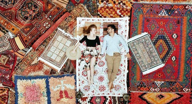 Rengarenk halı hanı, fotoğraf stüdyosu oldu