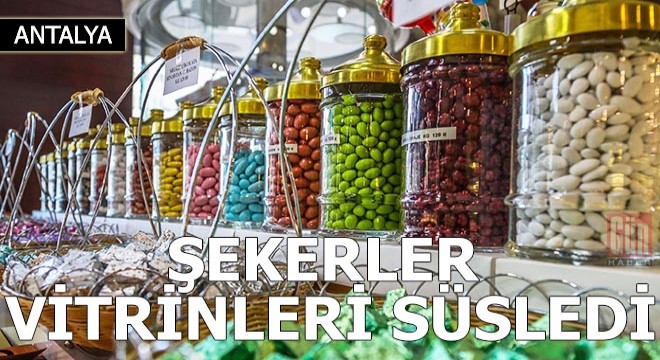Rengarenk şekerler vitrinleri süsledi