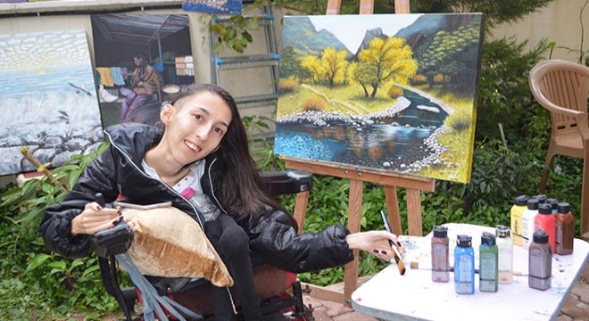 Resimle hayata tutunan SMA'lı Gülçin'den ilk sergi