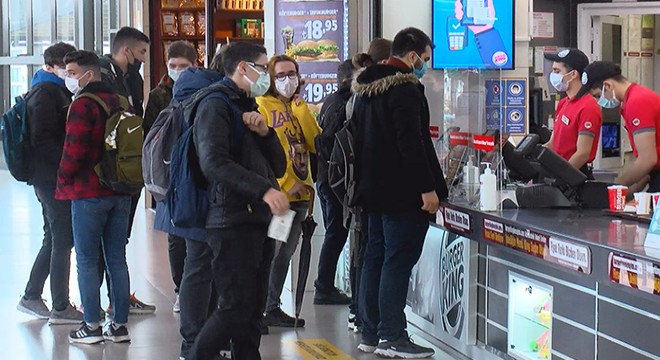 Restoranlar açıldı; AVM'lerin yemek katları doldu taştı