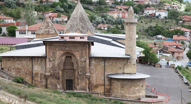 Restorasyonun sürmesine rağmen ziyaretçi akını