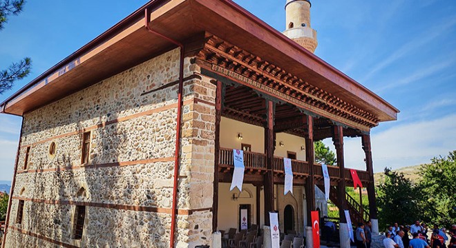 Restore edilen tarihi cami ibadete açıldı