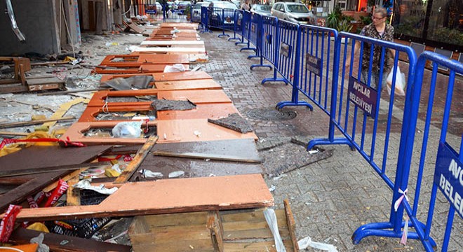 Riskli binadaki 'kapılı önlem' yerine demir bariyer geldi