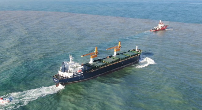 Riva'da sürüklenen gemi kurtarıldı