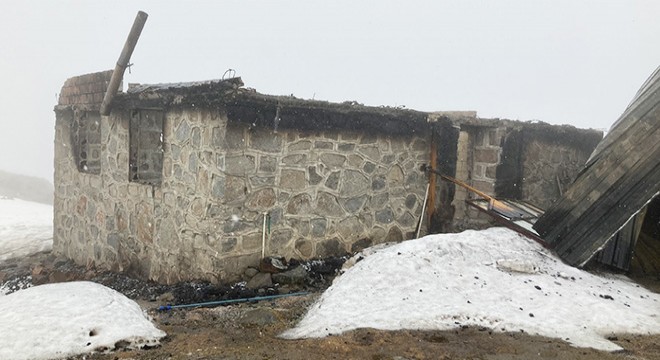 Rize'de 15 yayla evi yakıldı