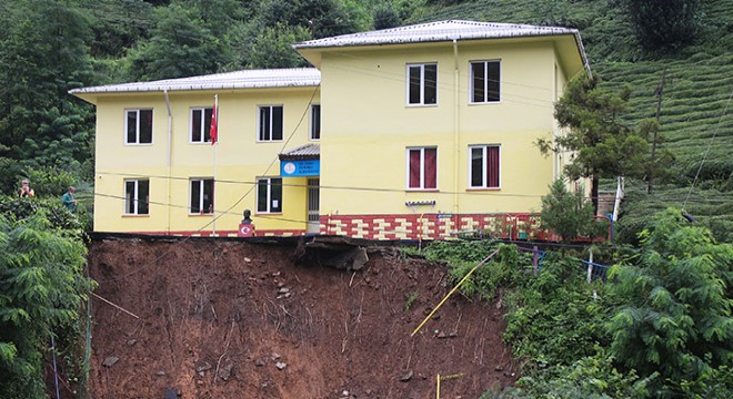 Rize'deki riskli okula ‘taşımalı eğitim' formülü