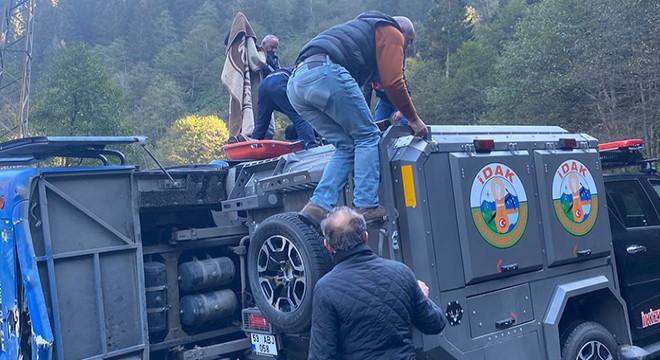 Rize de cezaevi aracı devrildi: 11 yaralı