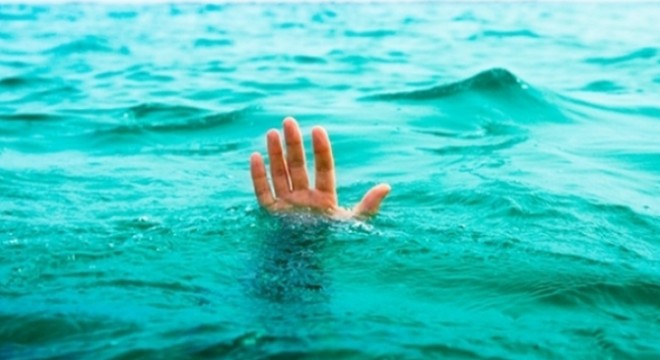 Rize de denize giren Afgan genç boğuldu