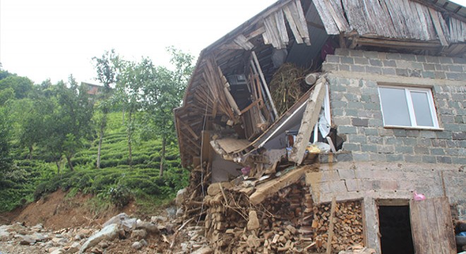 Rize’de sel ve heyelan riskli yapılar yıkılamıyor