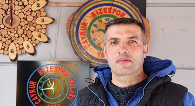 Rizeli taksiciler, boş vakitlerinde durakta süs eşyası yapıyor