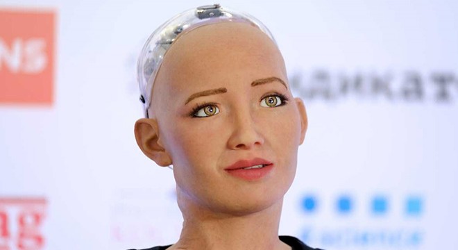 Robot Sophia STEM Zirvesi için Türkiye'de