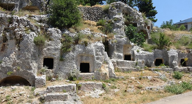 Roma yolu ve mezarları gezginleri bekliyor