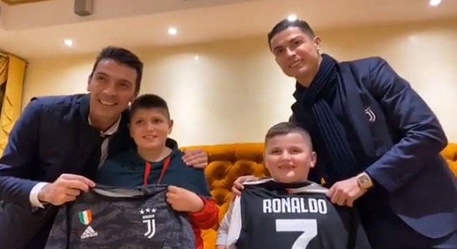 Ronaldo ve Buffon dan Arnavut çocuklara sürpriz