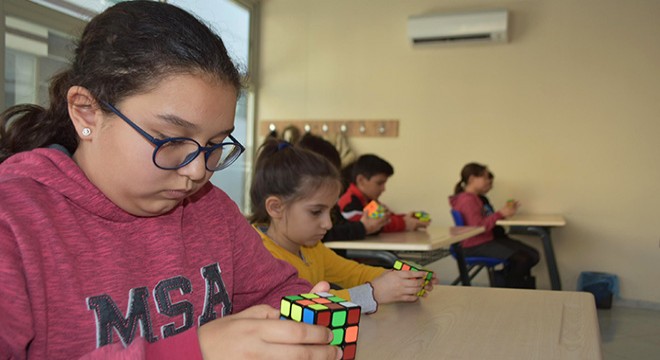 Rubik küple odaklanmayı artırdı, başarıyı katladı