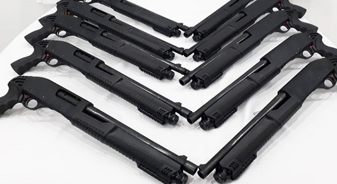 Ruhsatsız 10 pompalı tüfekle yakalandı