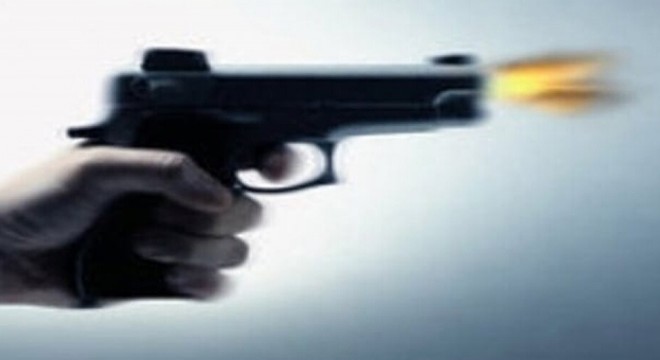 Ruhsatsız tabancasını temizlerken kendisini vurdu