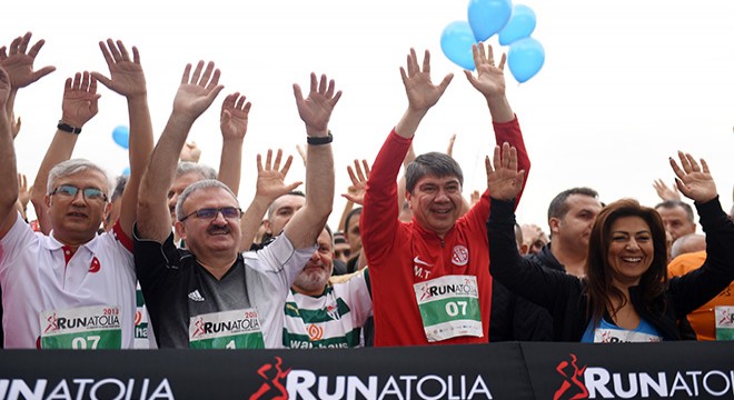 Runatolia da zafer Türk ve Rus sporcunun