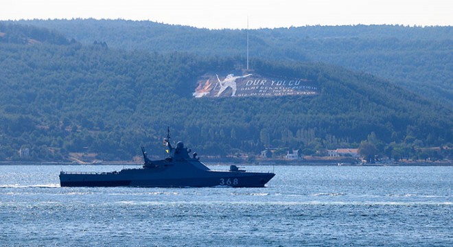 Rus askeri gemileri peş peşe Çanakkale Boğazı'ndan geçti