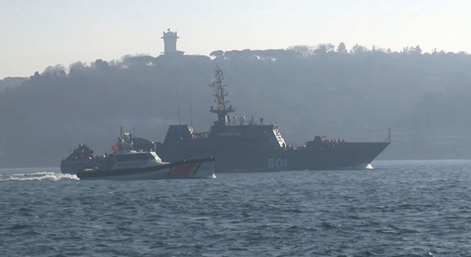 Rus savaş gemisi İstanbul Boğazı'ndan geçti