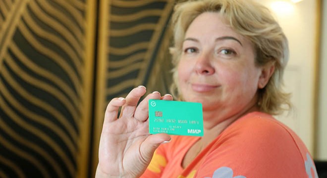 Rus turistler Antalya'da Mir kart kullanıyor
