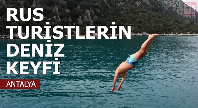 Rus turistlerin Demre'de deniz keyfi