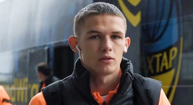 Rus ve Ukraynalı futbolcular Antalya'da sokakta birbirine girdi
