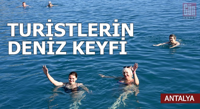 Rus ve Ukraynalı turistlerin aralıkta Demre'de deniz keyfi