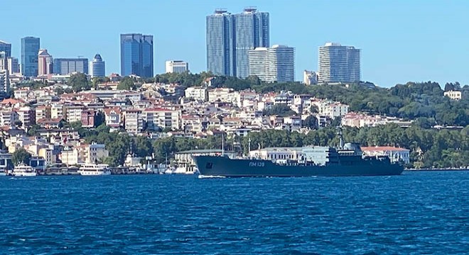 Rus askeri gemisi İstanbul Boğazı ndan geçti