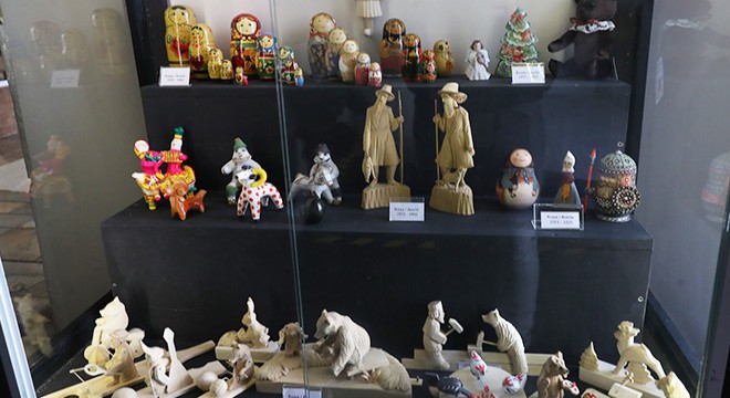 Rus sanatçıdan Antalya Oyuncak Müzesi ne 33 parçalık bağış