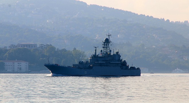 Rus savaş gemisi İstanbul Boğazı ndan geçti