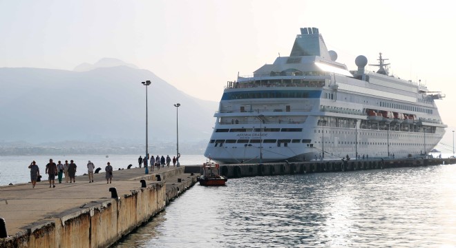 Rus turistler kruvaziyerle geldi