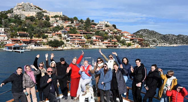 Rus turistlerin kış ortasında Kekova da deniz keyfi