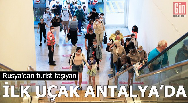 Rusya’dan turist taşıyan ilk uçak Antalya'da
