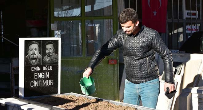 Rüyada öldüğünü gördü, mezarını kendi yaptı