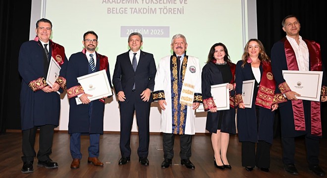 SBÜ'nün Akademik Yılı açılışında 75 akademisyen cübbe giydi