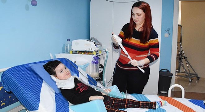 SMA hastası oğlunun odasını hastaneye çevirdi