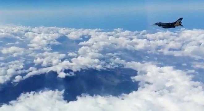 SOLOTÜRK, Etna Yanardağı üzerinde